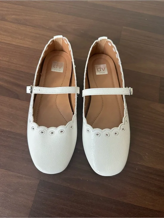 Dolce Vita Girls White Scalloped Mary Jane Flats size 4