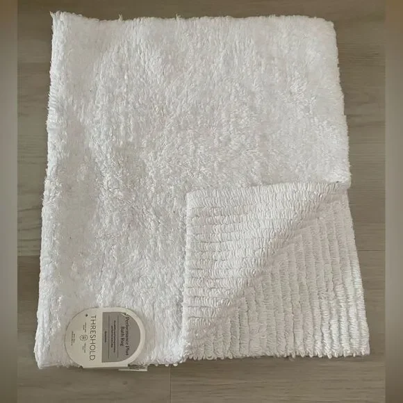 Threshold Performance Plus 20x34 Reversible Plush White Bath Mat