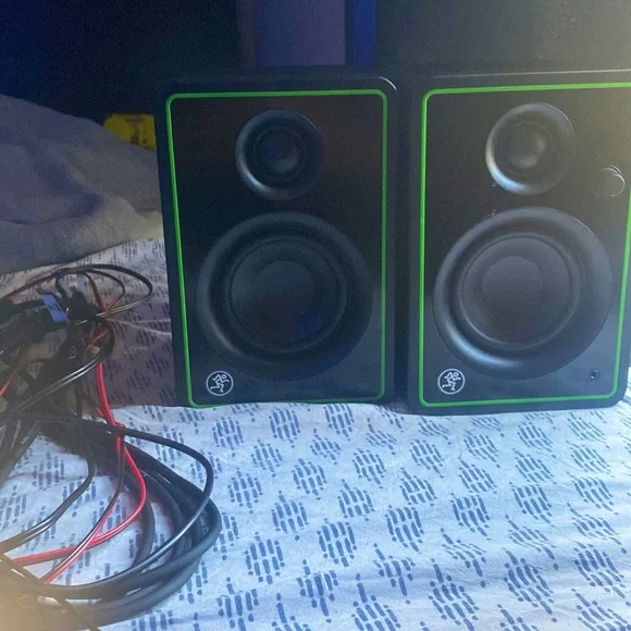 *unused* cr3-x speakers.