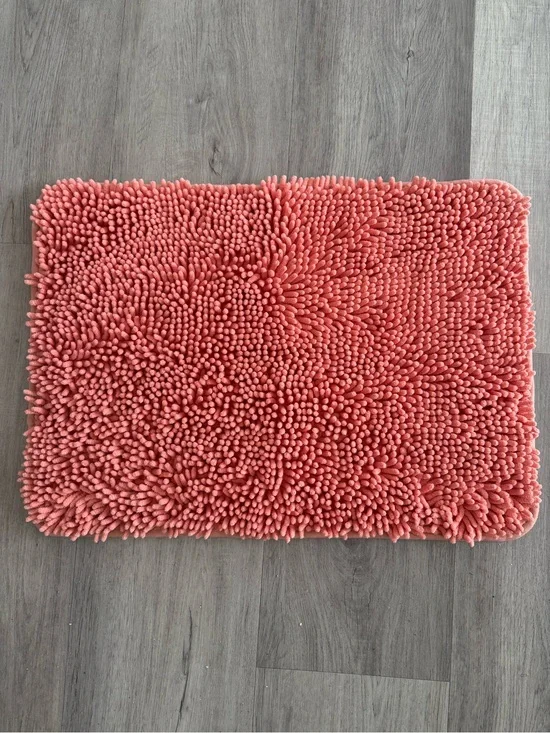 ❤️ Coral Pink Chenille Bath Mat with Non-Slip Backing