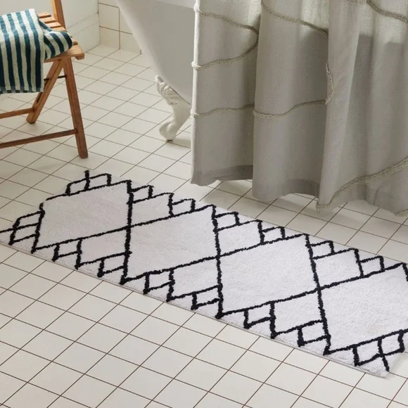 NWT diamond runner bath mat - NEW