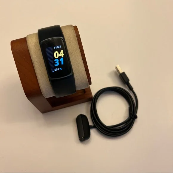 Fitbit charge 5‎ (black/black, MSRP 149$)