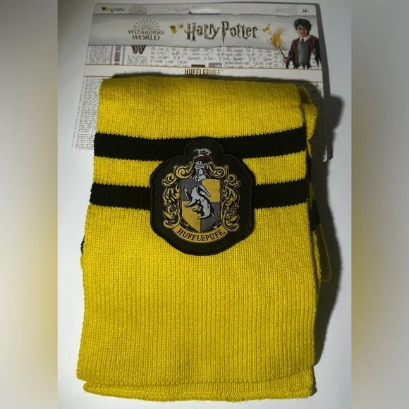 Official Wizarding World of Harry Potter Scarf - Hufflepuff -by Disguise NWT