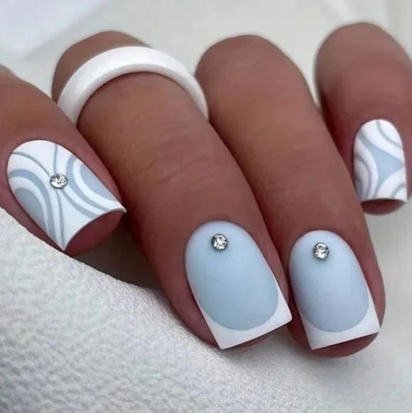 24 Pieces Fake press on nails