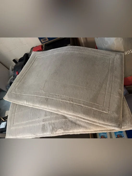 2 Light grey large foam padded bath mats