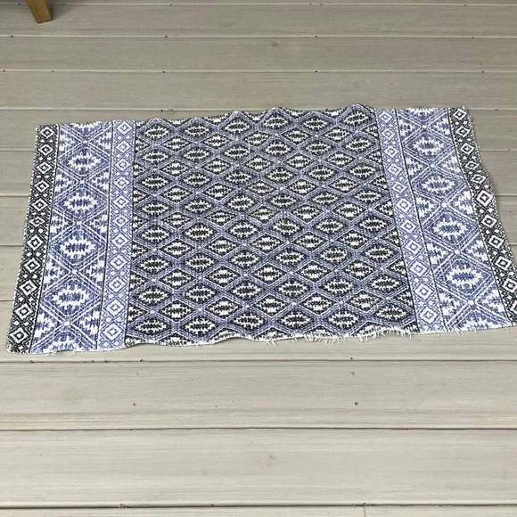 100% Cotton Ikat print Blue and white throw rug