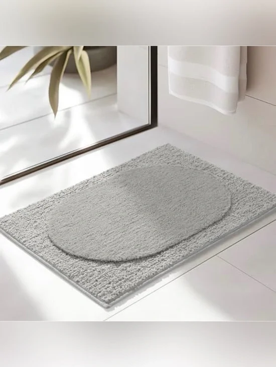 Plush Light Gray Bath Mat with Contour Design
