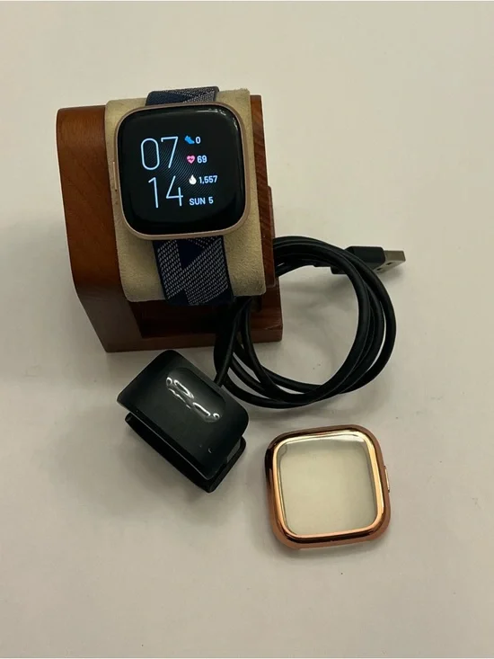 Fitbit Versa 2 (special edition, Charger included, case protector)