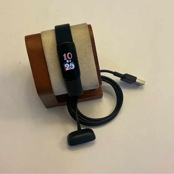 Fitbit Luxe, Tested, Excellent, Charger‎ Included, Black On Black