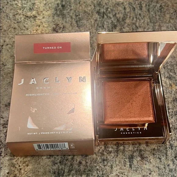 Jaclyn Cosmetics Highlighter in Turned On NIB