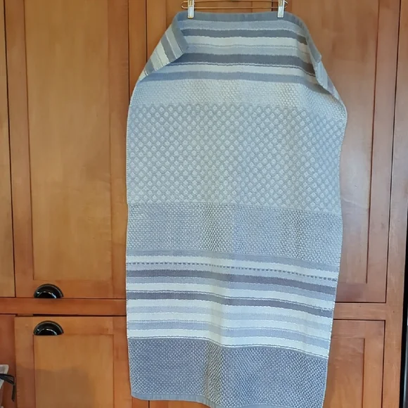 Gray and White Casual Maxi Bath Mat