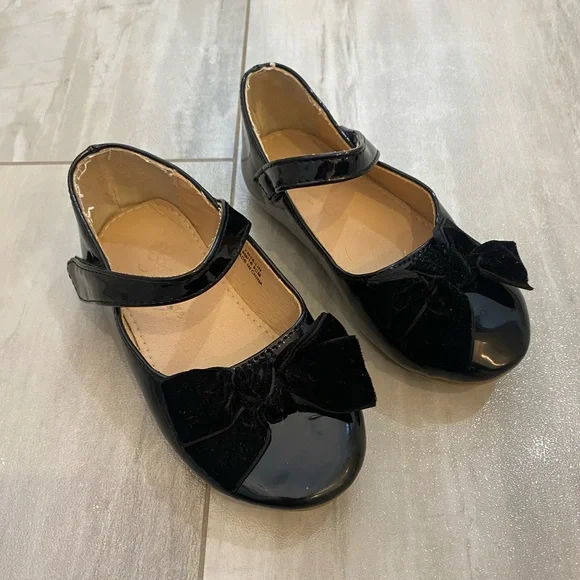 Flaryzone from Amazon Black Patent Leather Mary Jane Flats with Velvet Bow 9