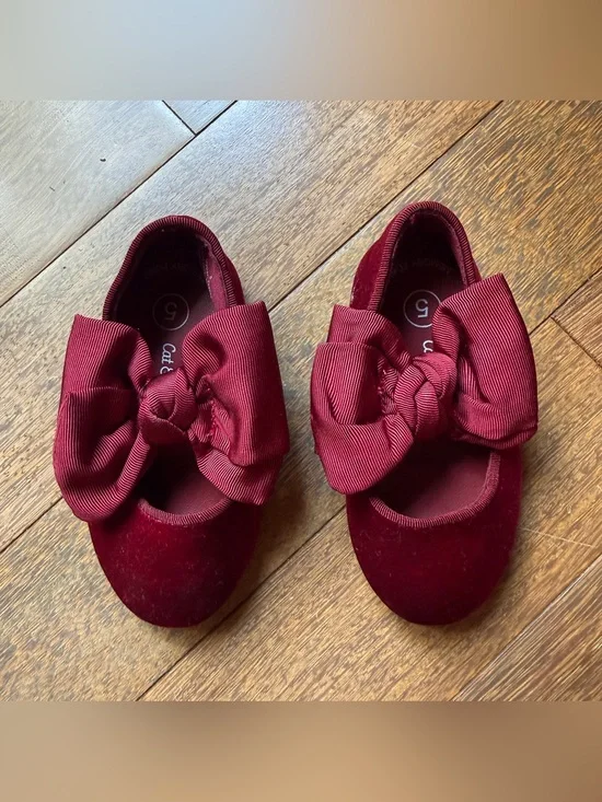 Cat & Jack Burgundy Bow Velvet Kids Shoes Size 5
