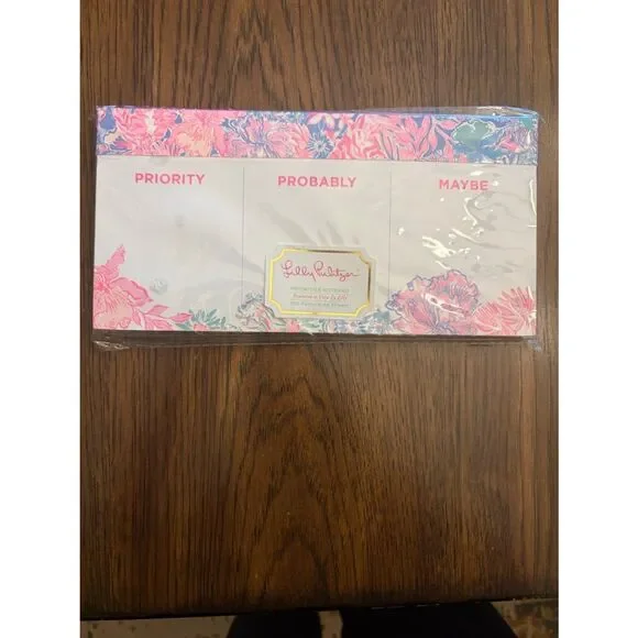 Lilly Pulitzer Pink Floral Priority Pad. New still in package. Office.