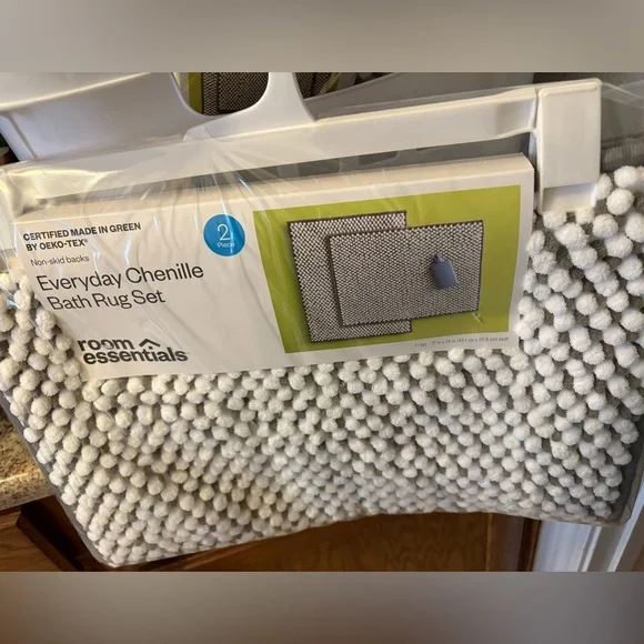 Room Essentials Everyday Chenille Bath Rug Set in Gray