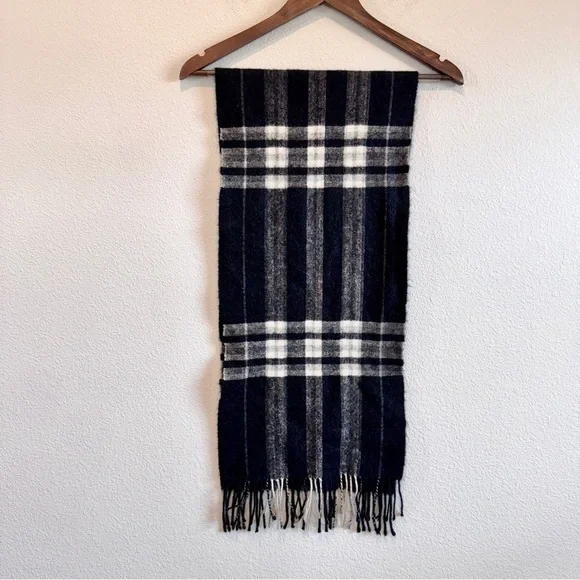 Classic Winter Plaid Scarf Joseph Abboud Camel Hair Black Gray Fringe A18