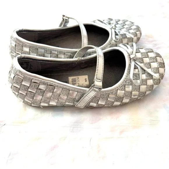 SmartFit Glitter Silver Ballet Flats Shoes SZ 11 Worn 1X Indoors