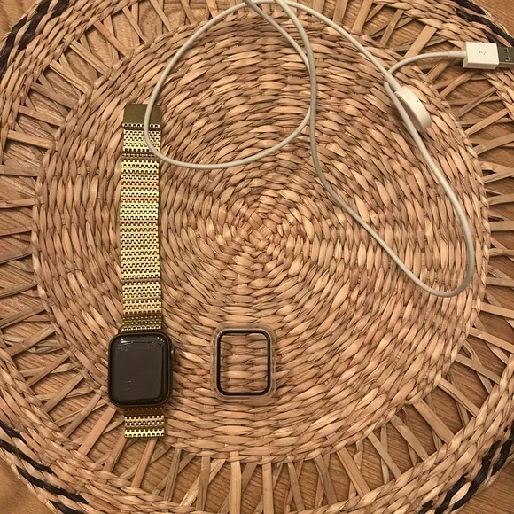 Applewatch set to reset factory settings with Gold band and cover for face