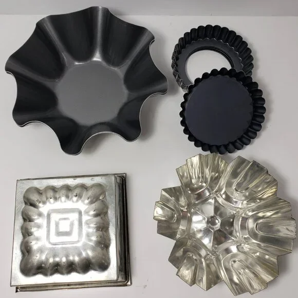 Bakeware Bundle 17 Pieces, New and Unique Vintage Items for Desserts Flans Tarts