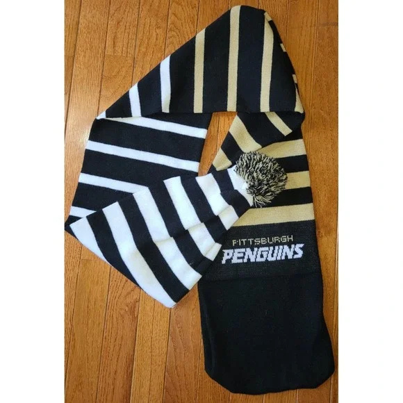 NWOT Forever Collectibles Pittsburgh Penguins NHL Hockey Colors Knit Scarf