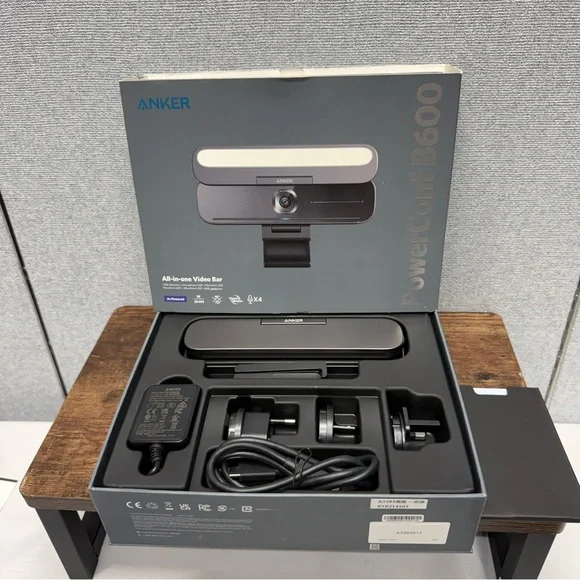 Anker PowerConf B600 Videobar Webcam with Light, with 2K Camara