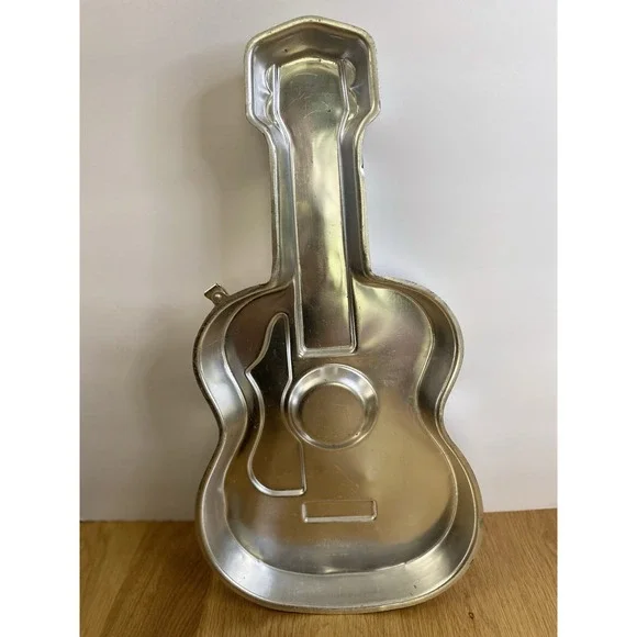 Vintage Wilton Chicago 60643 Guitar Cakepan Shapley Cakes Made In Japan