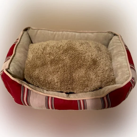 BOOTS & BARKLEY SMALL RED BURGUNDY TAN PLUSH COMFY PET DOG PUPPY BED CAT KITTY