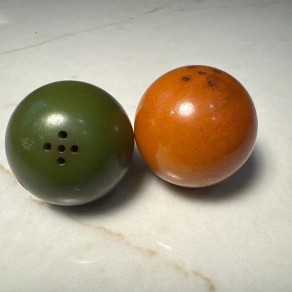 Vintage Bakelite Green & butterscotch Art Deco Ball Salt & Pepper Shakers
