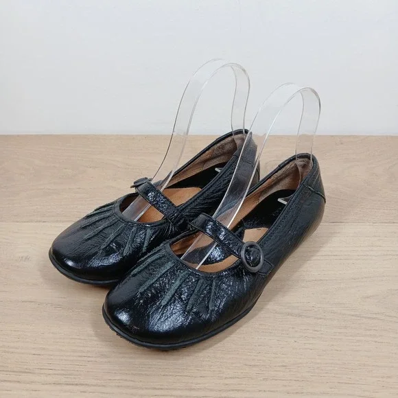 Born Girls 3.5 Black Crinkled Patent Leather Mary Jane Flats School Uniform