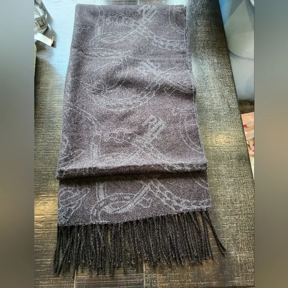 Lauren Ralph Lauren Gray's Logo in design Scarf