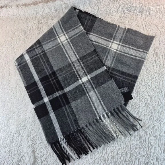 NEW WITHOUT TAGS H&M Black & Gray Plaid Fringe Scarf - Cozy Winter Wrap.