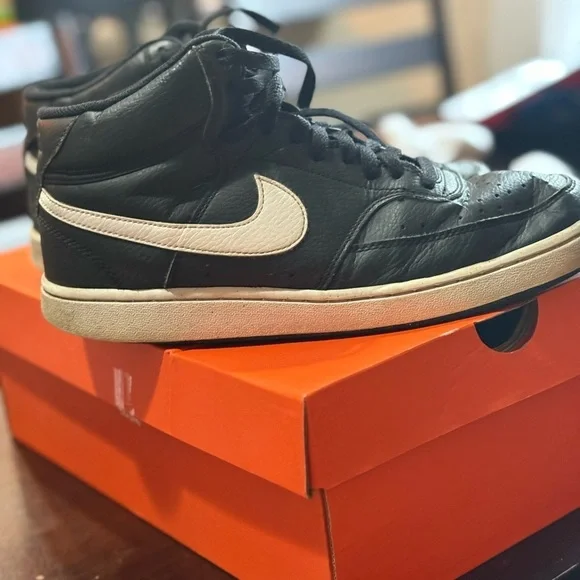 Nike Black and white High-Top Sneakers Air Vision court Men’s size 8
