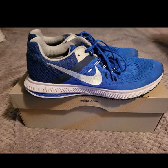 Nike Men's Blue and White Athletic Shoes