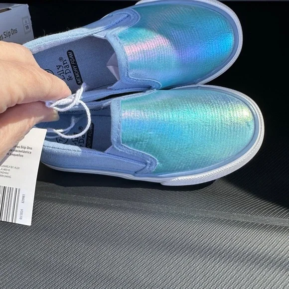 Toddler slip ons , 7/8