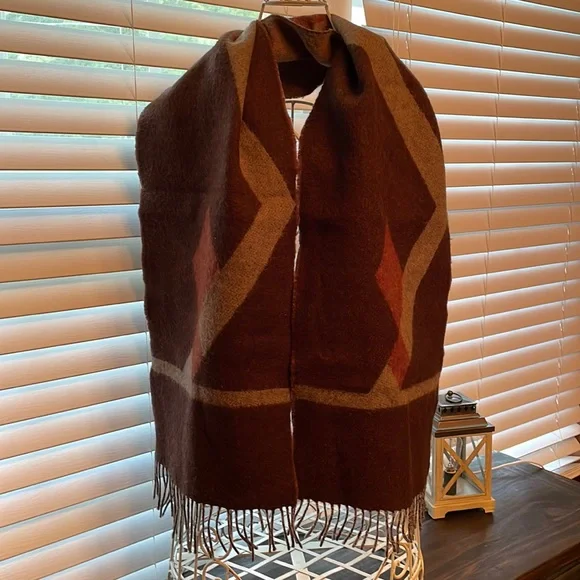 Lambs wool scarf.