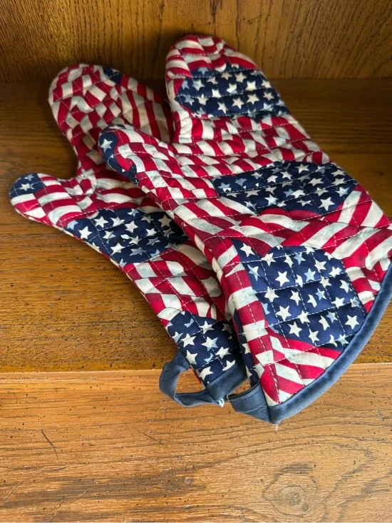 American Flag Quilted Oven Mitts - Red, White & Blue