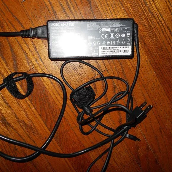 AC/DC Adapter 135W Model ADP200067M