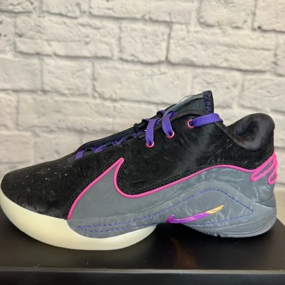 Nike Lebron XXII Basketball Shoes 'Blacklight' (FZ1095-001) Size 8.5