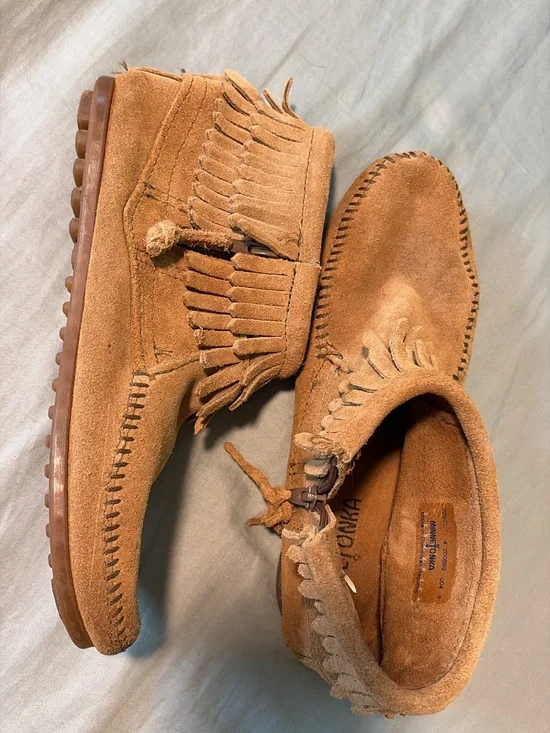 Minnetonka Leather Moccasins - Kids Size 4 - EXCELLENT condition!