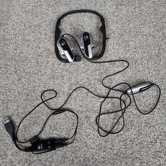 Logitech PC Computer A5572A USB Headset Headphones with Mic Volume Control Case‎