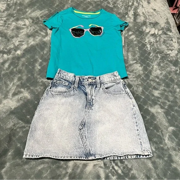 Old Navy Teal T-Shirt‎ with Sunglasses Graphic girls outfit 8/10