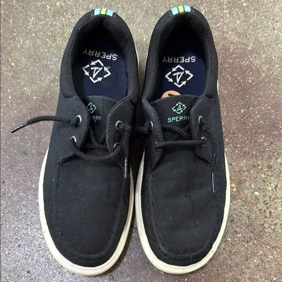 Sperry Black Boat Shoes with Classic Design