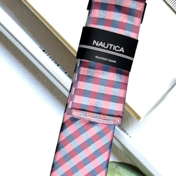 Nautica Tie & Pocket Square Set