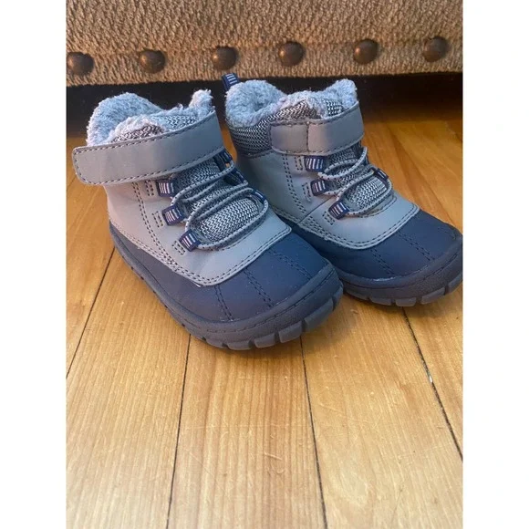 Garanimals Navy & Grey Winter Boot w/hook & loop closure,Size 6. F3