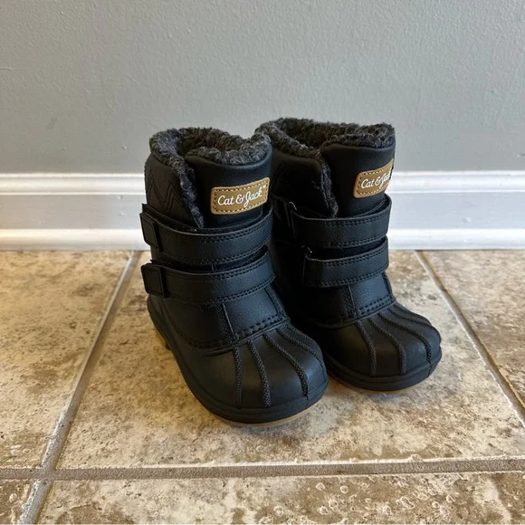 Cat & Jack Kids Snow Boots - Size 7
