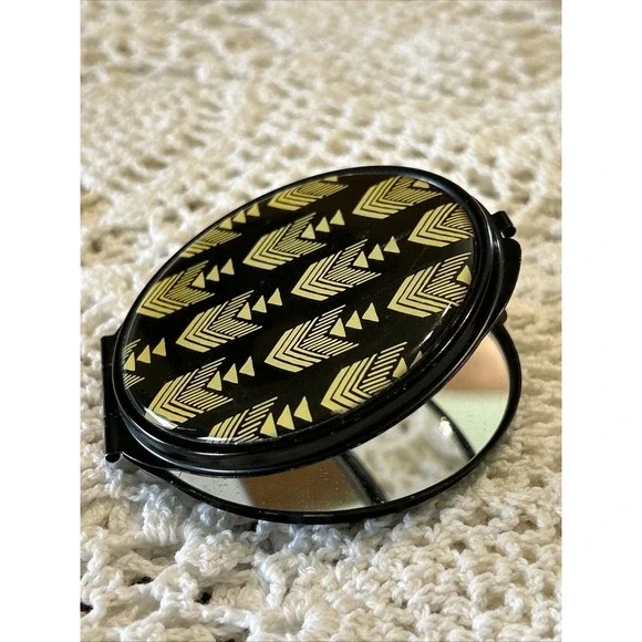 VTG FOREVER 21 Art Deco Design Compact Mirror Love & Beauty