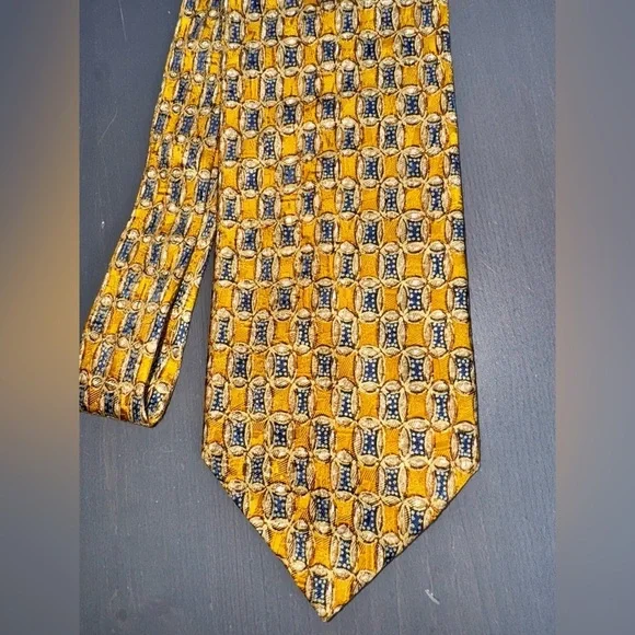 Ermenegildo Zegna 100% silk geometric tie Made in Italy