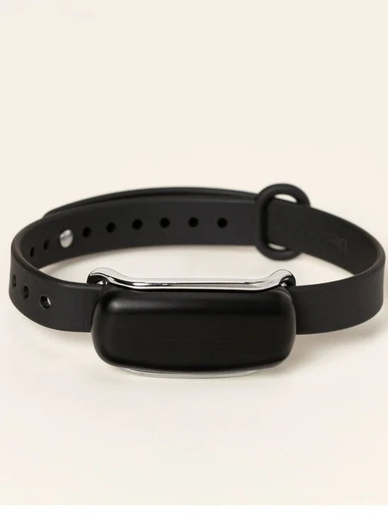 Bond Touch long-distance bracelet with magnetic USB Charger - Black New NWOT