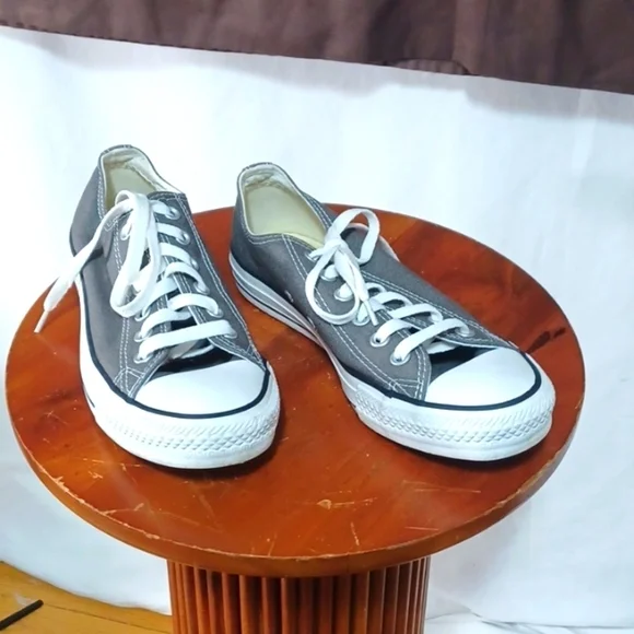 Converse All Stars mens shoes size 5.5 in a medium gray classic style