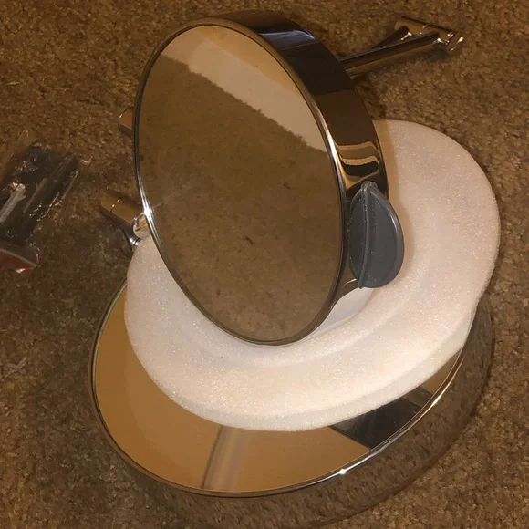 Wall mount mirror for self cuts
